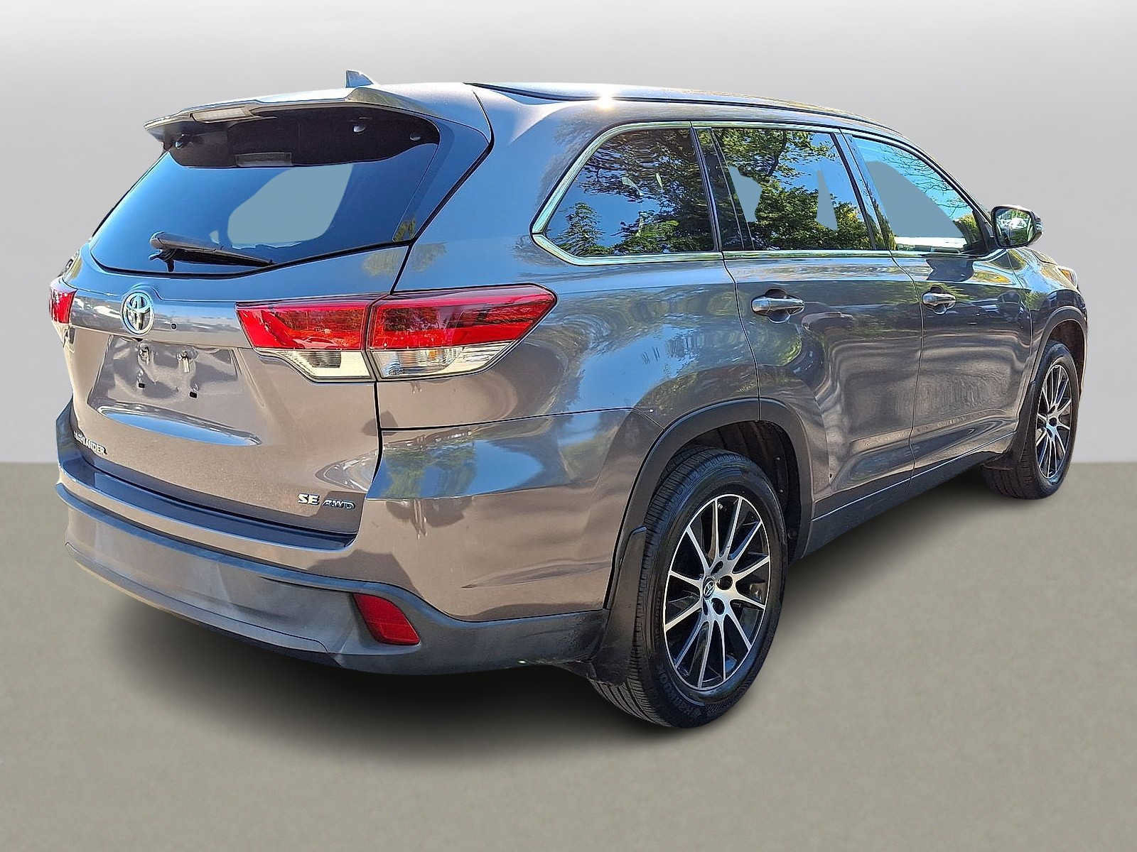 Used 2017 Toyota Highlander SE w/ Carpet Mat Package AWD/4WD image 31