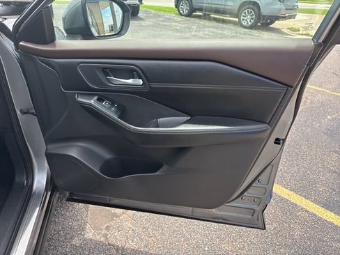Used 2023 Nissan Rogue SL FWD image 16