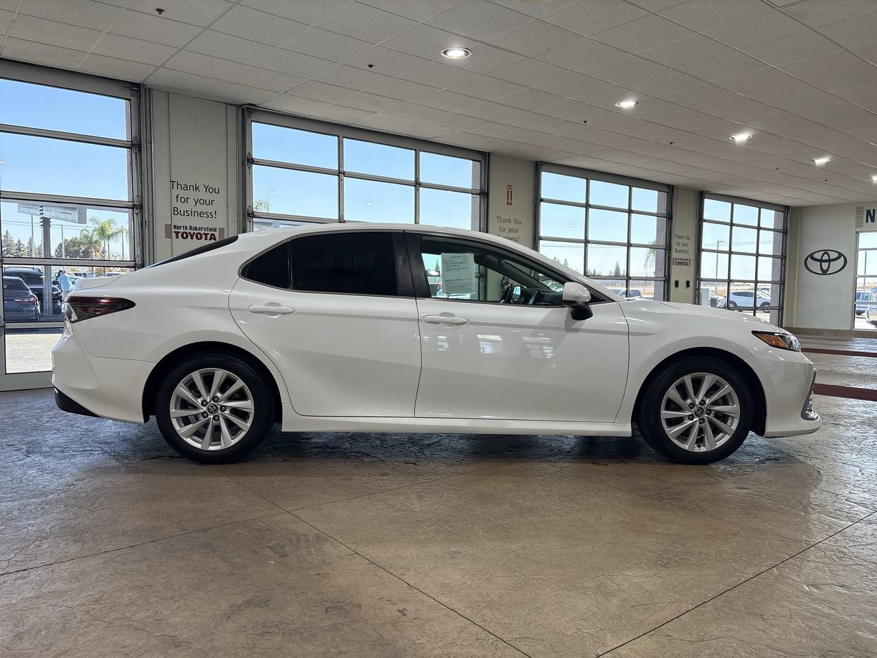 Certified 2022 Toyota Camry LE FWD image 3