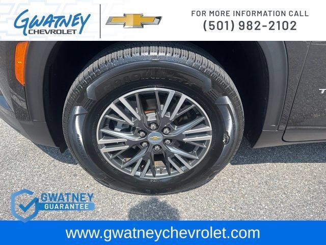 Used 2024 Chevrolet Traverse LT FWD image 9