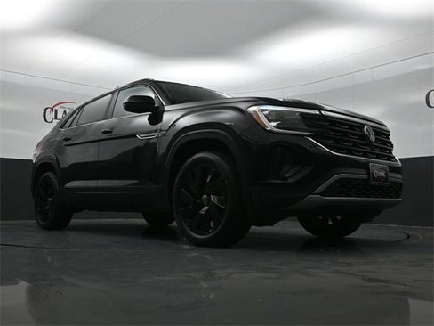 Used 2024 Volkswagen Atlas Cross Sport SE image 29