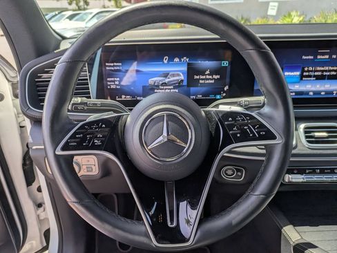 Used 2025 Mercedes-Benz GLS 450 4MATIC image 23