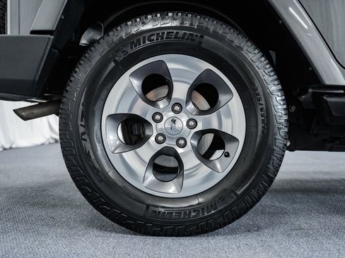 Used 2018 Jeep Wrangler Unlimited Sahara w/ Connectivity Group image 22