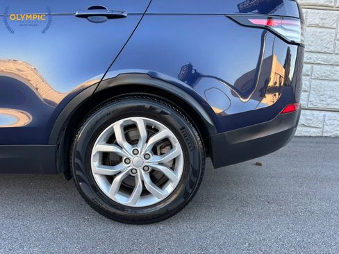 Used 2018 Land Rover Discovery SE image 10