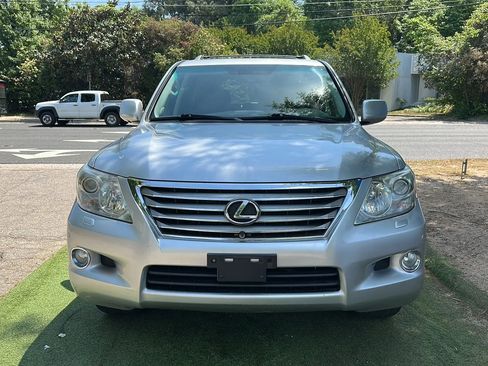 Used 2011 Lexus LX 570 4WD w/ Luxury Pkg image 2