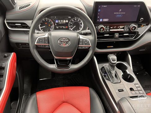 Used 2024 Toyota Highlander XSE image 12