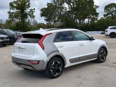 Certified 2023 Kia Niro Wave FWD image 8