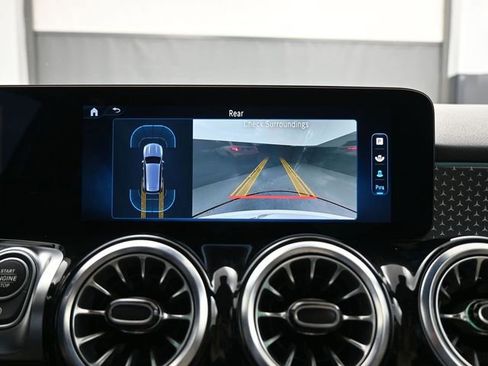 Used 2025 Mercedes-Benz GLB 250 GLB 250 image 13