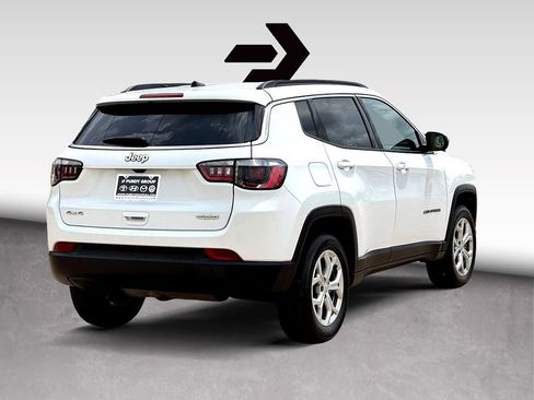 Used 2024 Jeep Compass Latitude AWD/4WD image 8