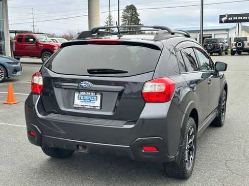 Used 2017 Subaru Crosstrek 2.0i Premium w/ Moonroof Package image 2
