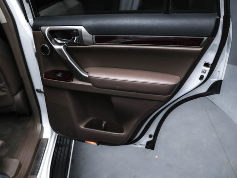 Used 2018 Lexus GX 460 Luxury image 30