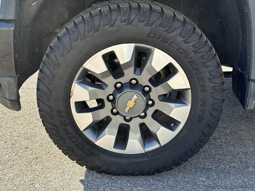 Used 2022 Chevrolet Silverado 2500 Custom w/ Custom Value Package AWD/4WD image 4