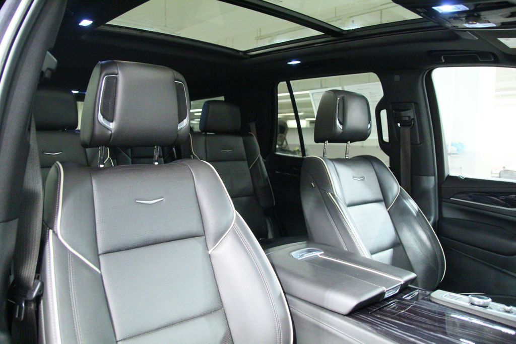Used 2022 Cadillac Escalade Sport w/ LPO, Floor Liner Package AWD/4WD image 21