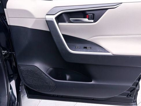 Used 2019 Toyota RAV4 XLE Premium w/ Carpet Mat Package FWD image 32