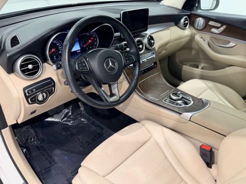 Used 2019 Mercedes-Benz GLC 300 4MATIC image 32