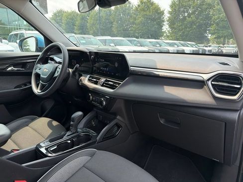 Used 2025 Chevrolet TrailBlazer LT FWD image 31