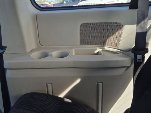 Used 2020 Dodge Grand Caravan SE w/ UConnect Hands-Free Group image 60