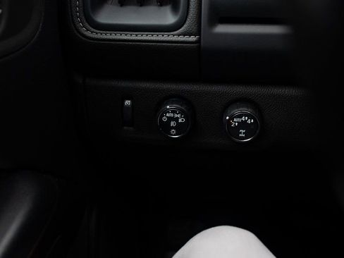 Used 2022 GMC Canyon Elevation image 13