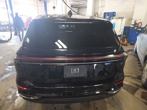 Used 2025 Lincoln Nautilus Premier image 8