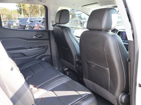 Used 2023 GMC Acadia SLT image 38