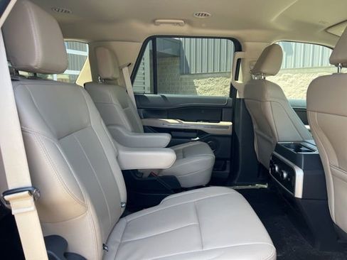 Used 2022 Ford Expedition XLT AWD/4WD image 12