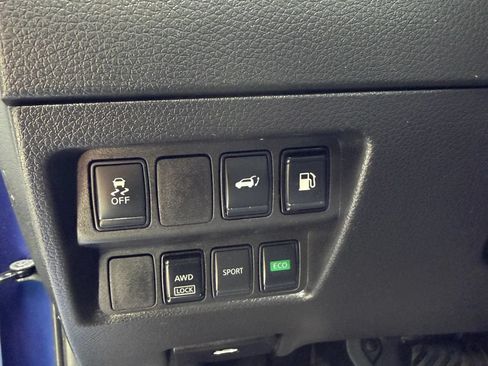 Used 2018 Nissan Rogue SV AWD/4WD image 24