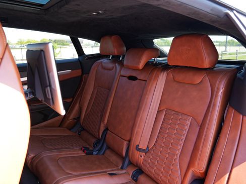 Used 2019 Lamborghini Urus AWD/4WD image 17