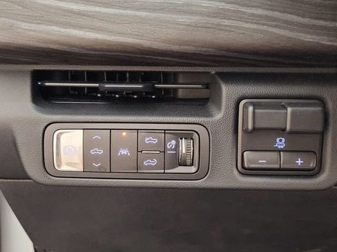 Used 2025 GMC Sierra EV Denali AWD/4WD image 21