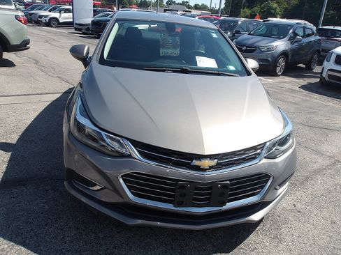 Used 2017 Chevrolet Cruze Premier w/ Enhanced Convenience Package FWD image 2