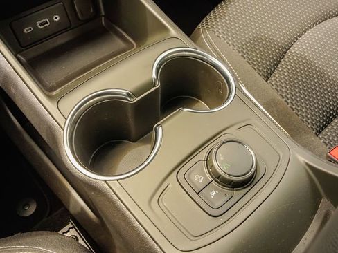 Used 2023 GMC Terrain SLE FWD image 18