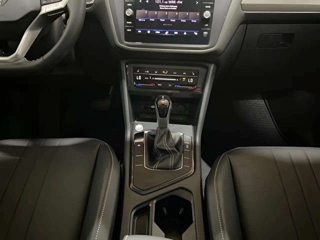 Used 2023 Volkswagen Tiguan SE w/ Panoramic Sunroof Package FWD image 14
