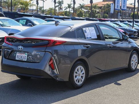 Used 2021 Toyota Prius Prime XLE FWD image 7