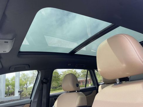 Used 2025 Volkswagen Atlas Cross Sport SE w/ Panoramic Sunroof Package image 15