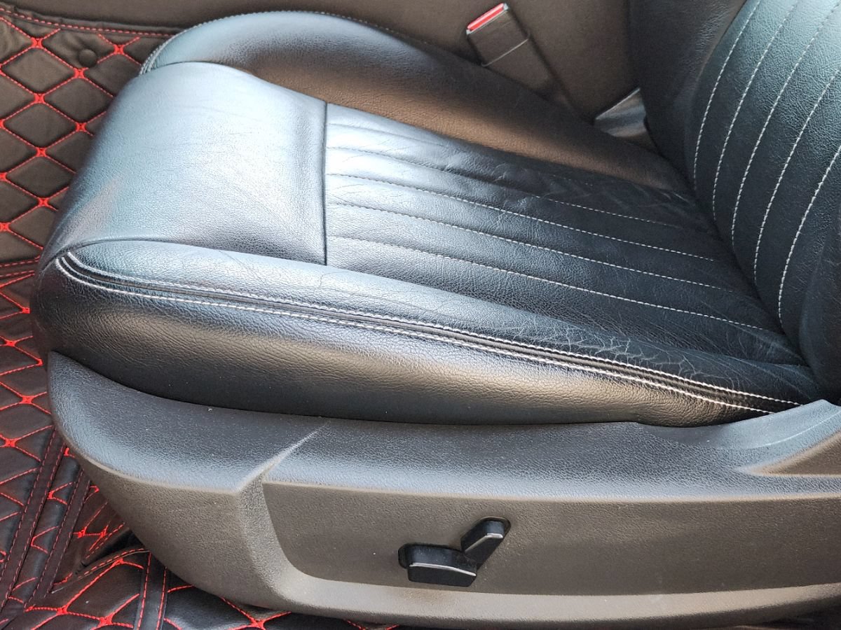 Used 2010 Dodge Challenger R/T w/ Mopar 10 Pkg RWD image 47