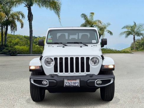 Used 2022 Jeep Gladiator Sport AWD/4WD image 3