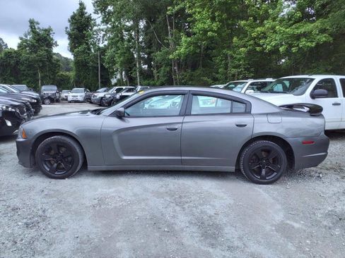 Used 2012 Dodge Charger SE image 3