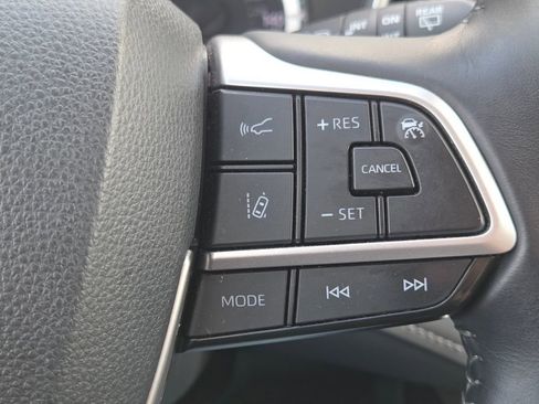Used 2024 Toyota Highlander XLE AWD/4WD image 17
