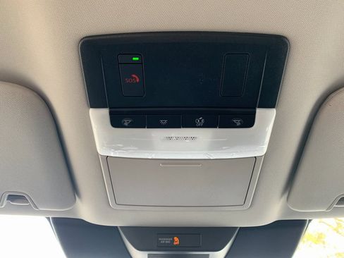 New 2025 Nissan Pathfinder SL image 16