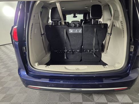 Certified 2018 Chrysler Pacifica Touring-L Plus image 28