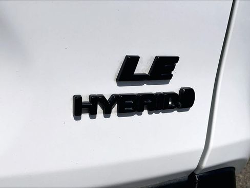 Used 2023 Toyota RAV4 LE AWD/4WD image 9