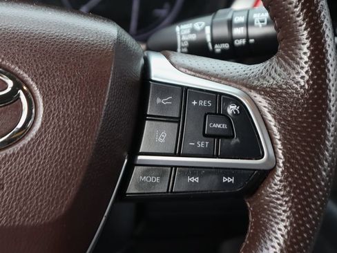 Used 2023 Toyota Sienna Platinum FWD image 24
