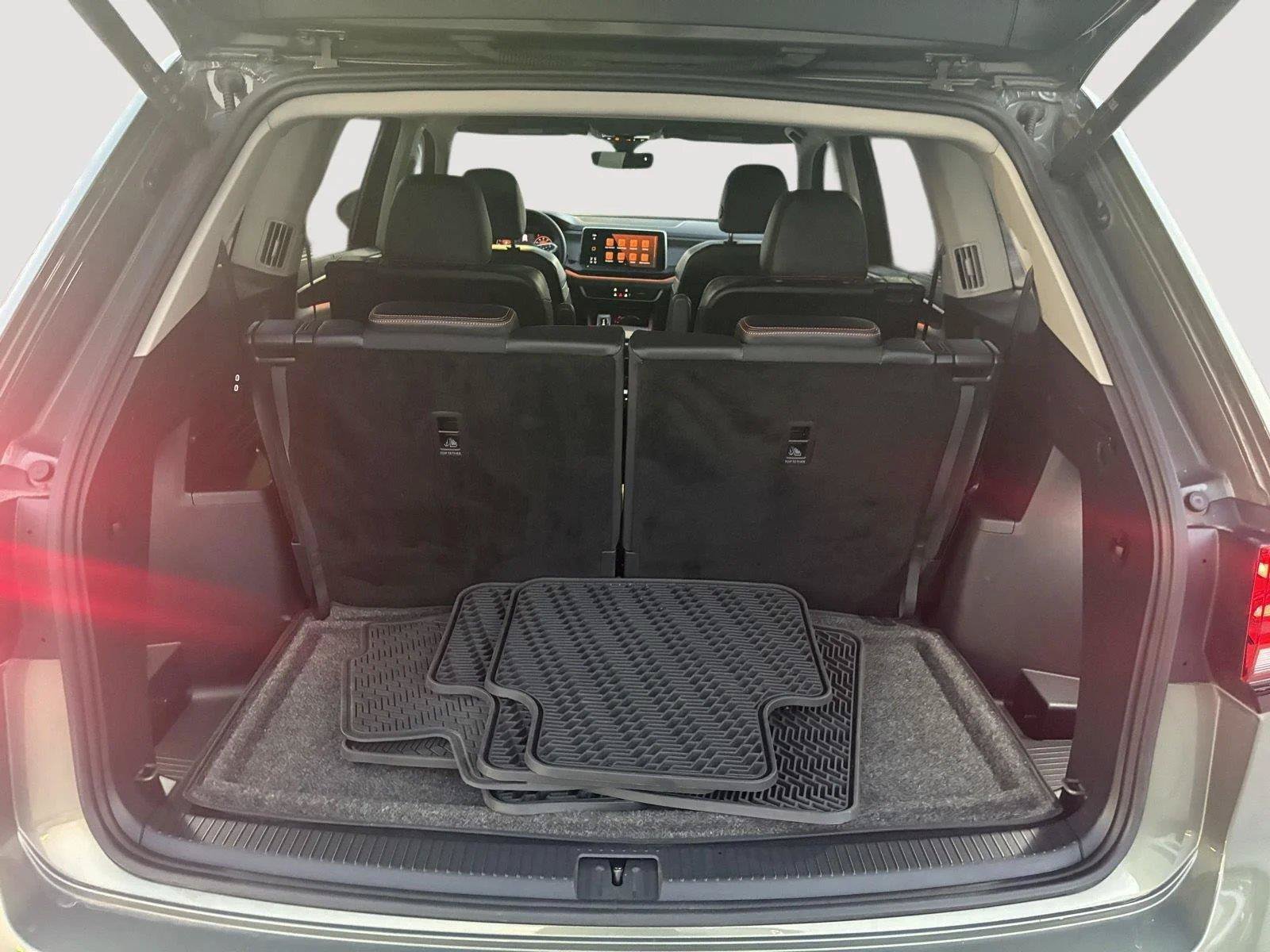 Certified 2024 Volkswagen Atlas Peak Edition SEL AWD/4WD image 28