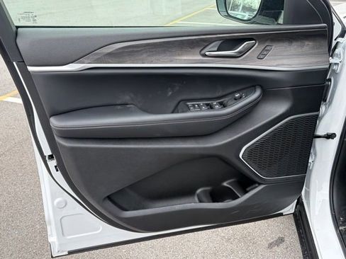 New 2026 Jeep Grand Cherokee Limited image 12