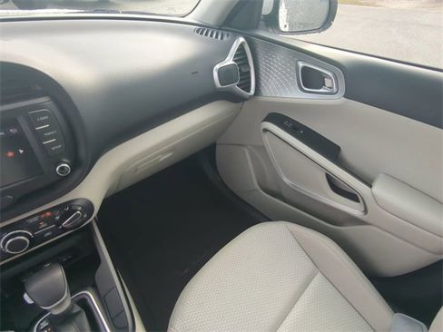 Used 2023 Kia Soul LX w/ LX Technology Package image 18