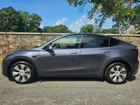 Used 2023 Tesla Model Y Long Range AWD/4WD image 8