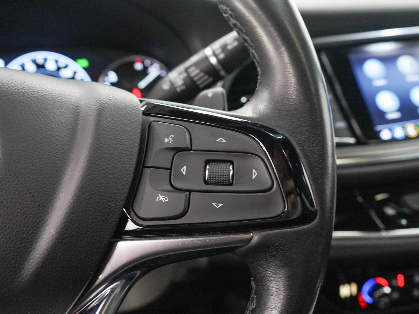 Used 2022 Buick Enclave Avenir w/ Avenir Technology Package AWD/4WD image 29