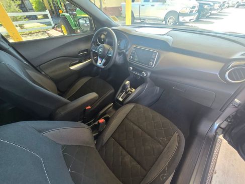 Used 2018 Nissan Kicks SV FWD image 41