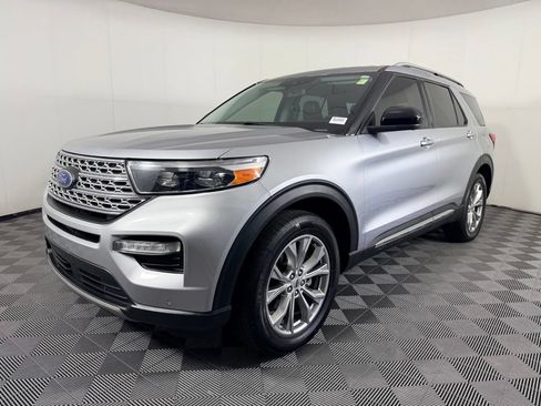 Used 2022 Ford Explorer Limited AWD/4WD image 3