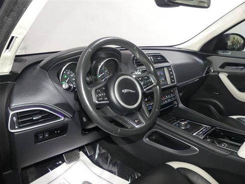 Used 2018 Jaguar F-PACE S AWD/4WD image 24