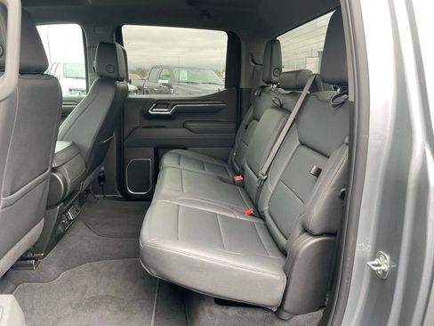 Used 2025 GMC Sierra 1500 SLT AWD/4WD image 9